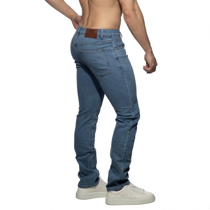 STRAIGHT-LEG JEANS