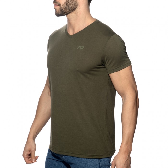 BASIC V-NECK T-SHIRT