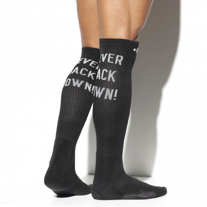 SCK09 NEVER BACK DOWN SOCKS