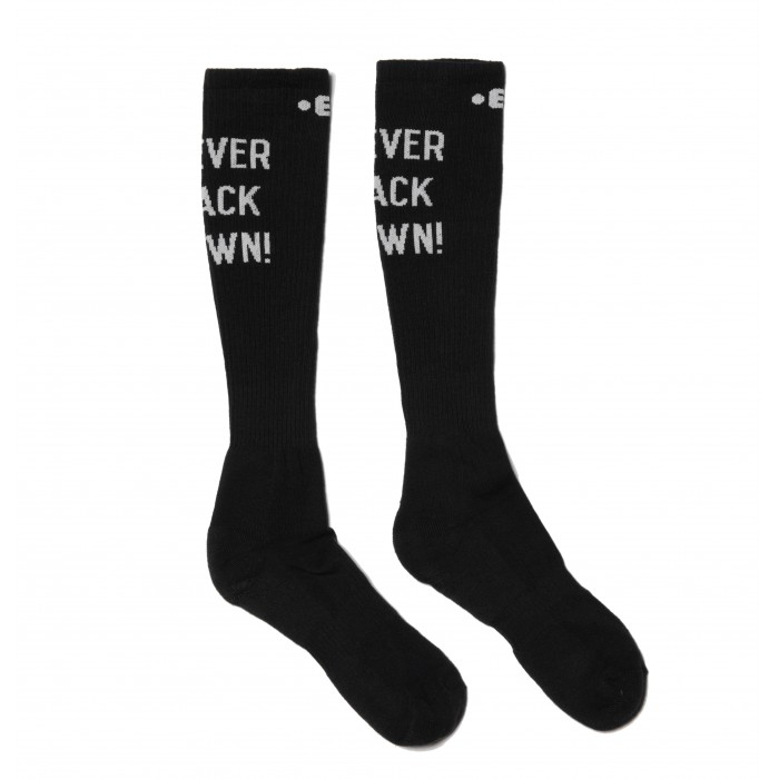 SCK09 NEVER BACK DOWN SOCKS